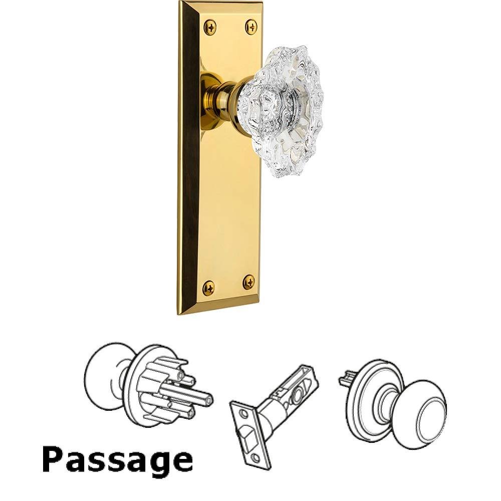Grandeur Complete Passage Set - Fifth Avenue Plate with Crystal Biarritz Knob in Polished Brass