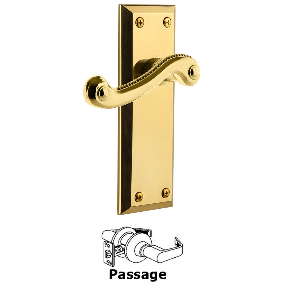 Grandeur Passage Fifth Avenue Plate with Newport Right Handed Lever in Polished Brass