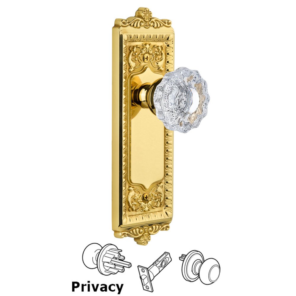Grandeur Windsor Plate Privacy with Versailles knob in Lifetime Brass