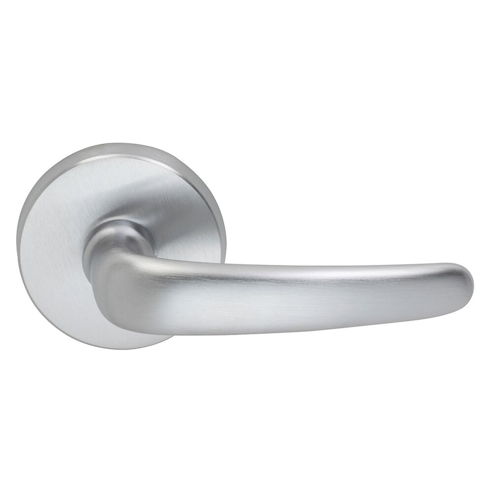 Omnia Hardware Passage Saratoga Right Handed Lever with Plain Rosette in Satin Chrome